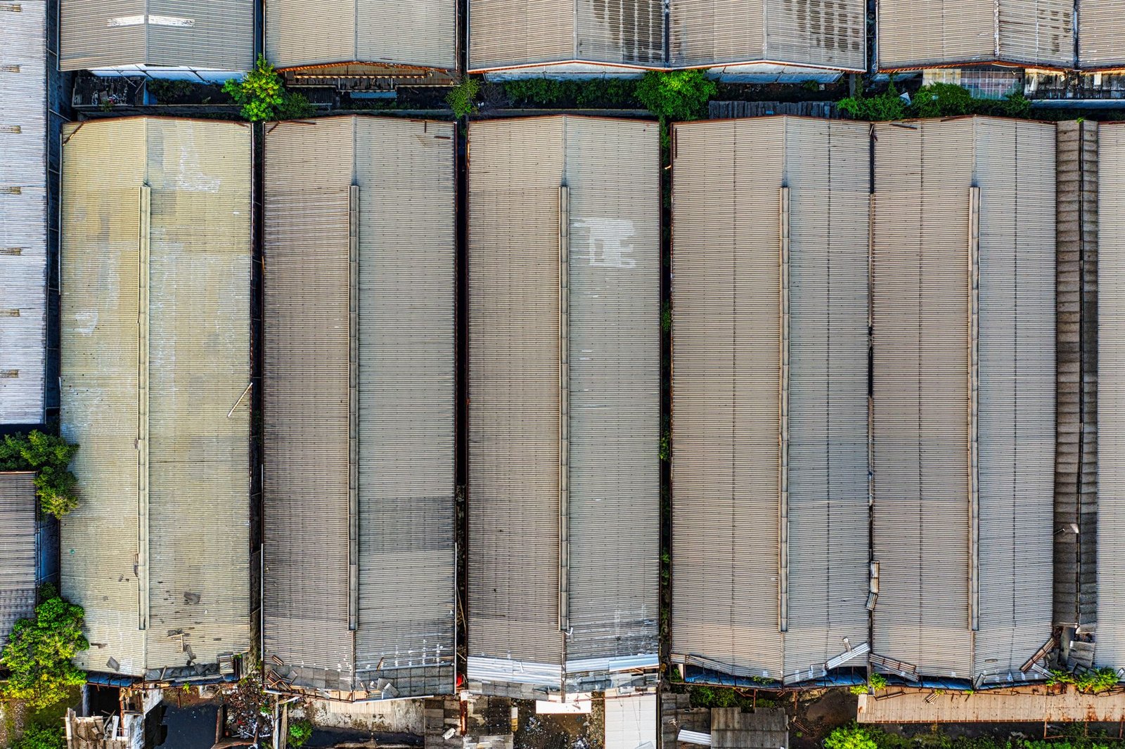 Industrial distribution warehouse, illustrating finding industrial distributors abroad